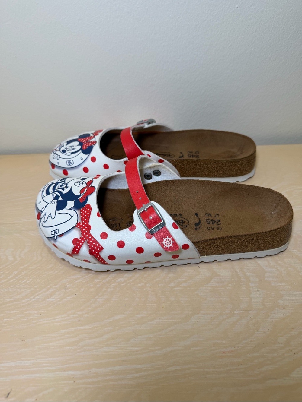 Collectors Birki's/Disney brand Maria clogs
Size: U.K 38 L 7 M 5 - Picture 6 of 7